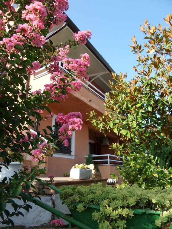 Apartmani Lina 우마그 외부 사진