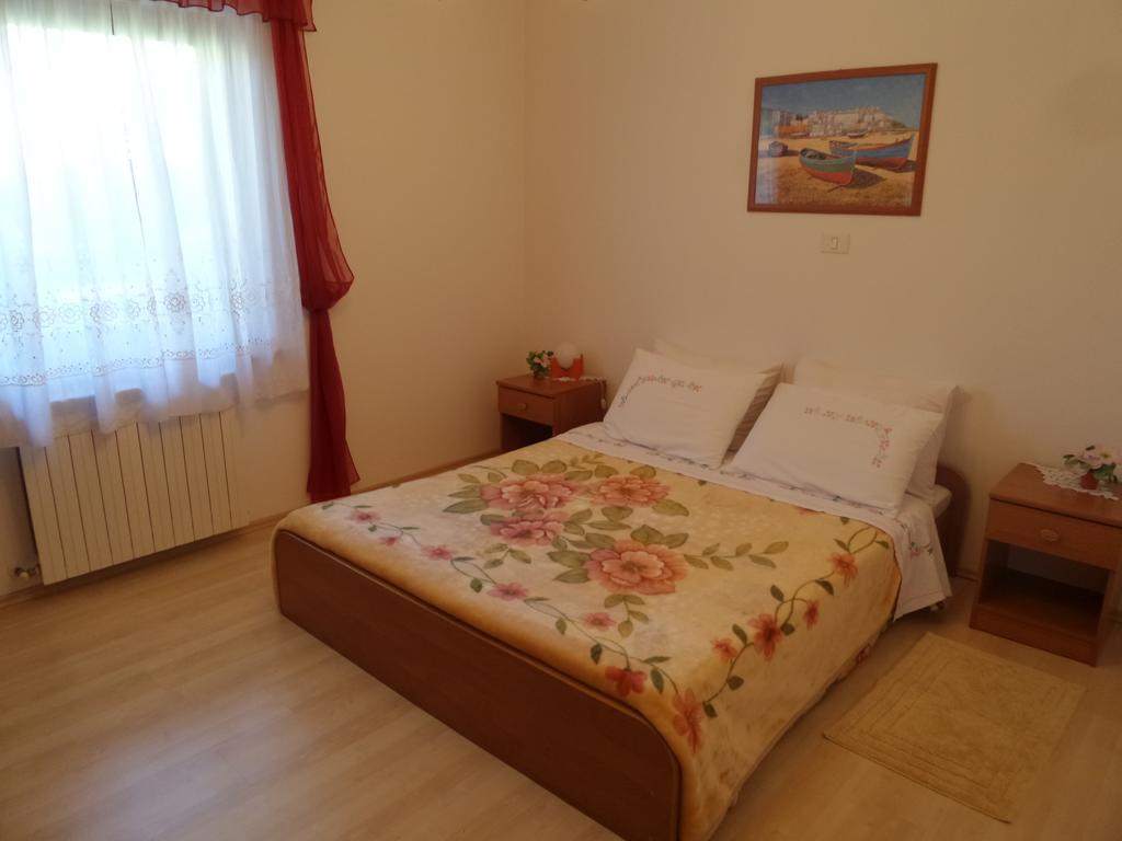 Apartmani Lina 우마그 외부 사진