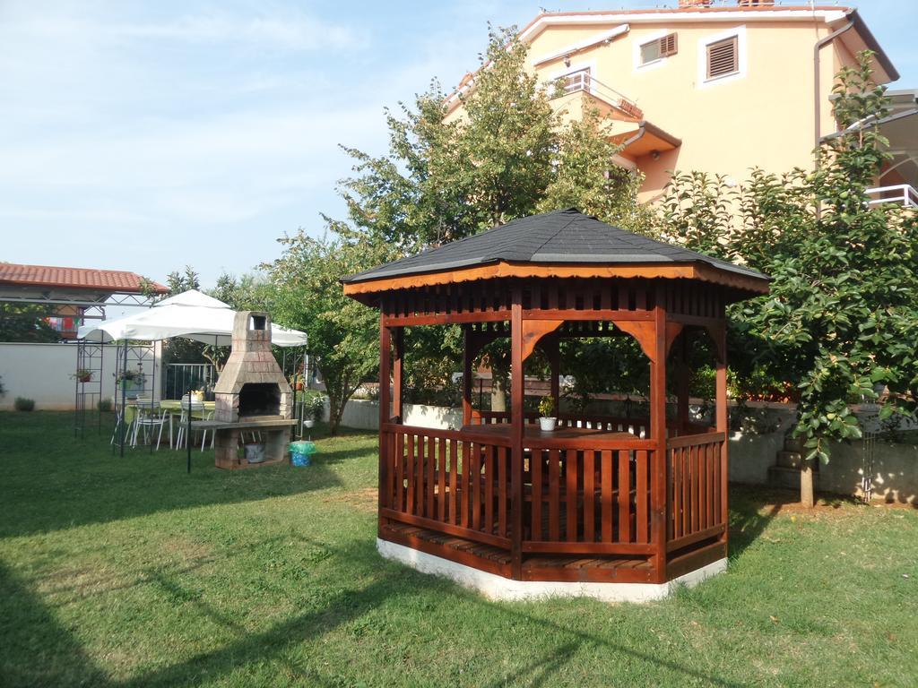 Apartmani Lina 우마그 외부 사진